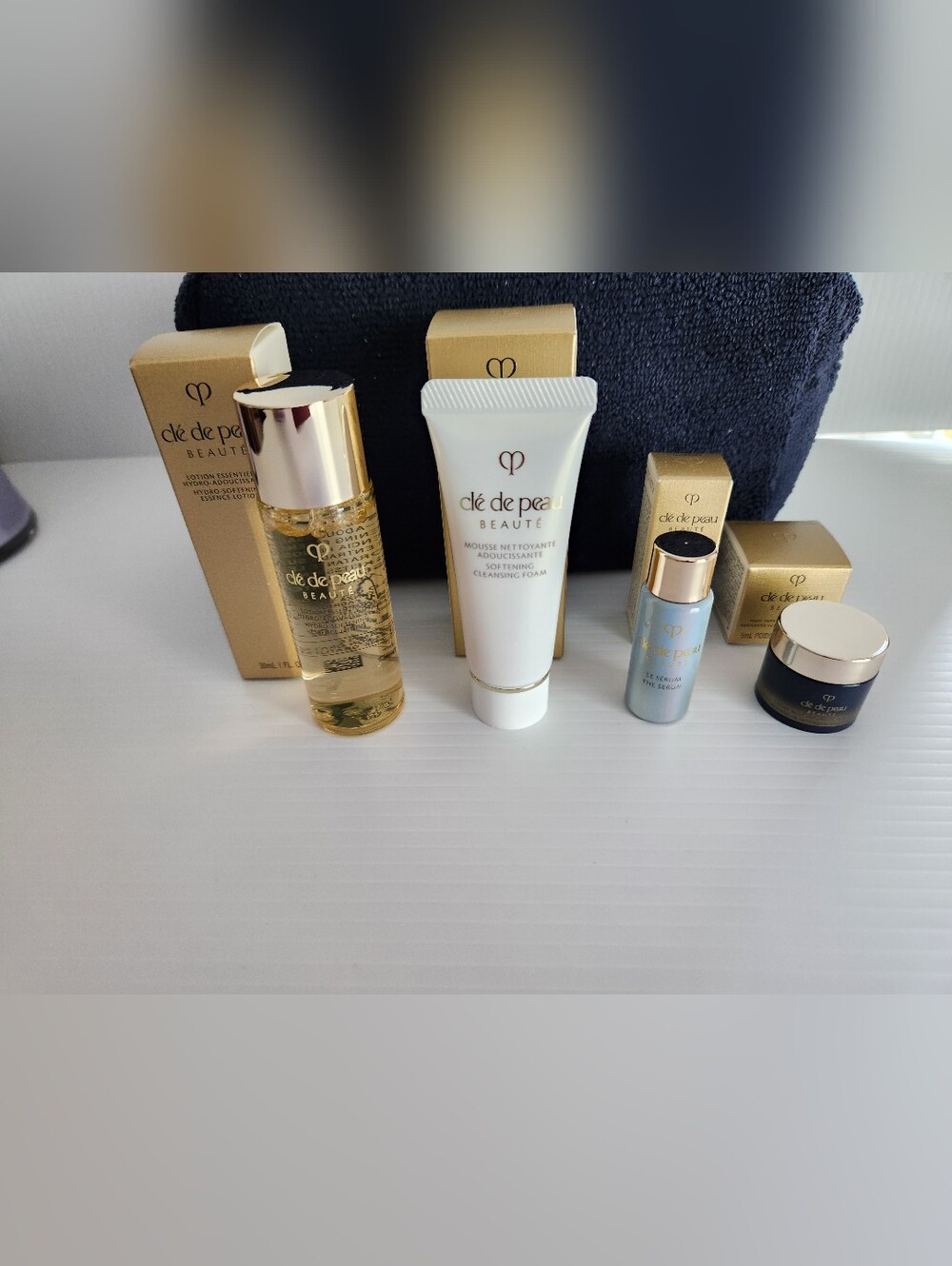 Cle De Peau 5Pc Set Cleanser ,Lotion, Serum, Cream &bag NEW
